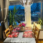Cozy Room In A Villa With Private Bathroom And Shared Kitchen - 11Min Walking From Huddinge Station