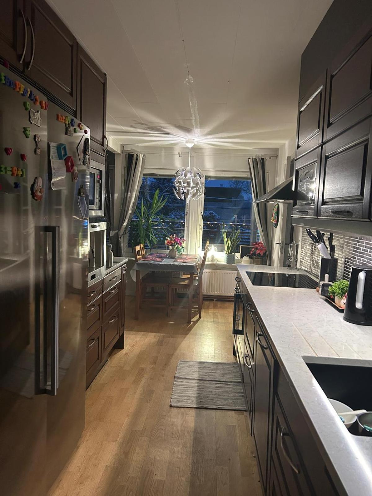 Homestay Cozy In A With Private Bathroom And Shared Kitchen - 11min Walking From Huddinge Station