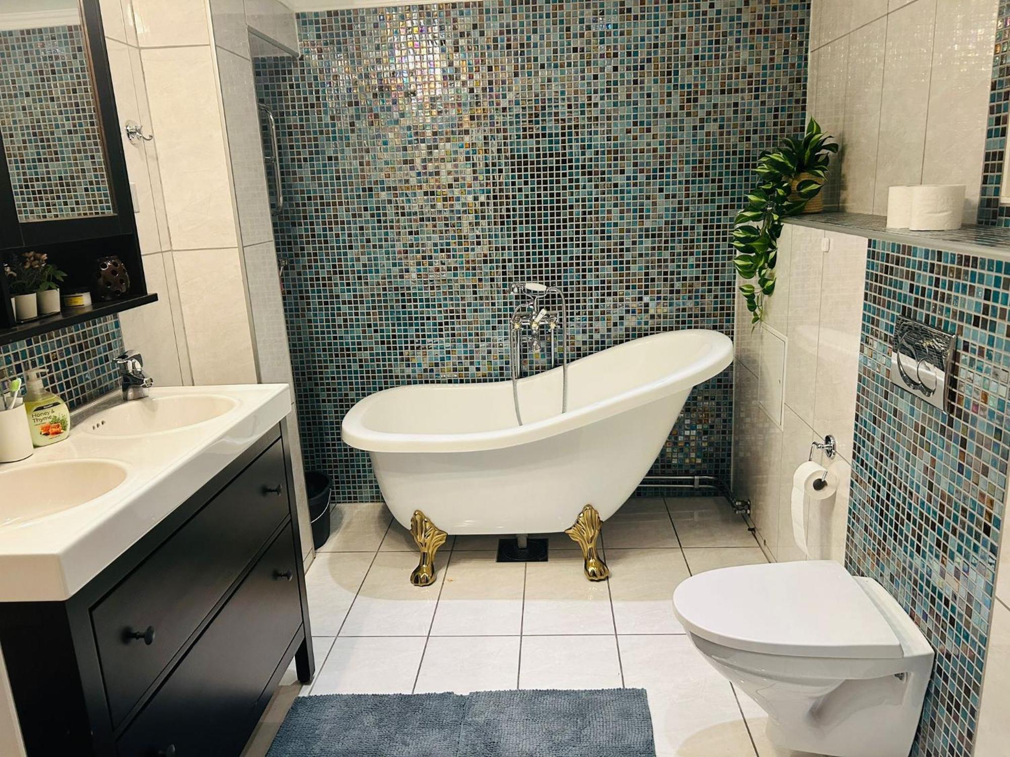 Cozy In A With Private Bathroom And Shared Kitchen - 11min Walking From Huddinge Station Stockholm