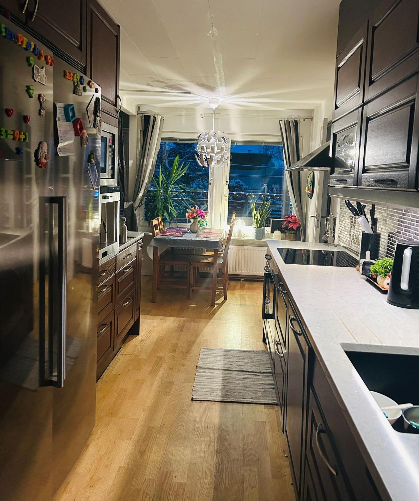 Cozy In A With Private Bathroom And Shared Kitchen - 11min Walking From Huddinge Station *